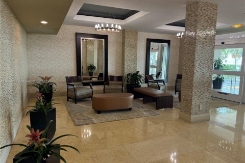 Condo in Miami, Florida, 1 bedroom  № 2062006 - photo 4