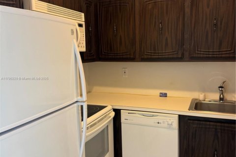 Condo in Miami, Florida, 1 bedroom  № 2062006 - photo 9