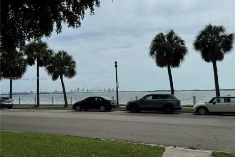 Condo in Miami, Florida, 1 bedroom  № 2062006 - photo 19