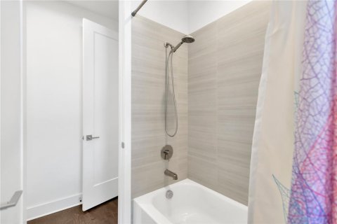 Townhouse in Tampa, Florida 3 bedrooms, 208.75 sq.m. № 1783389 - photo 25