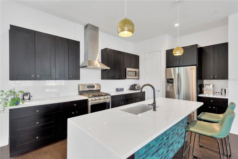 Townhouse in Tampa, Florida 3 bedrooms, 208.75 sq.m. № 1783389 - photo 10