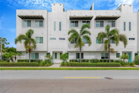 Townhouse in Tampa, Florida 3 bedrooms, 208.75 sq.m. № 1783389 - photo 1