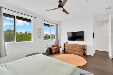Townhouse in Tampa, Florida 3 bedrooms, 208.75 sq.m. № 1783389 - photo 18
