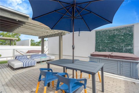 Townhouse in Tampa, Florida 3 bedrooms, 208.75 sq.m. № 1783389 - photo 29