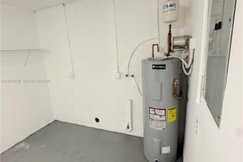 Casa en venta en Miami, Florida, 3 dormitorios, 134.62 m2 № 2007712 - foto 28