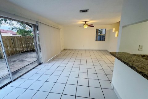 Casa en venta en Miami, Florida, 3 dormitorios, 134.62 m2 № 2007712 - foto 7