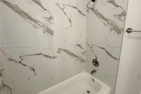 Casa en venta en Miami, Florida, 3 dormitorios, 134.62 m2 № 2007712 - foto 24