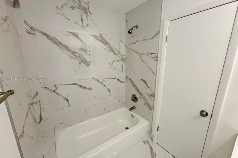 Casa en venta en Miami, Florida, 3 dormitorios, 134.62 m2 № 2007712 - foto 19