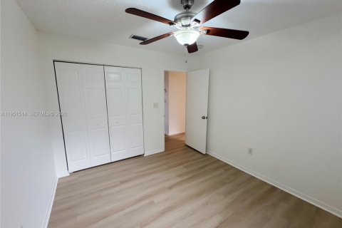 Casa en venta en Miami, Florida, 3 dormitorios, 134.62 m2 № 2007712 - foto 16