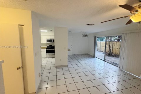 Casa en venta en Miami, Florida, 3 dormitorios, 134.62 m2 № 2007712 - foto 11