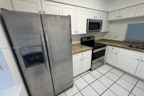 Casa en venta en Miami, Florida, 3 dormitorios, 134.62 m2 № 2007712 - foto 6