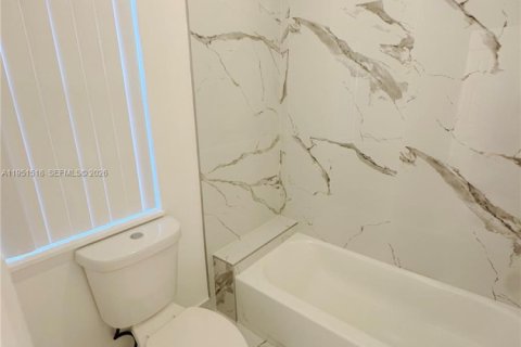 Casa en venta en Miami, Florida, 3 dormitorios, 134.62 m2 № 2007712 - foto 23