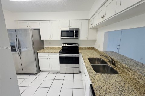 Casa en venta en Miami, Florida, 3 dormitorios, 134.62 m2 № 2007712 - foto 4