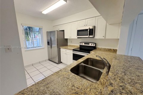 Casa en venta en Miami, Florida, 3 dormitorios, 134.62 m2 № 2007712 - foto 3