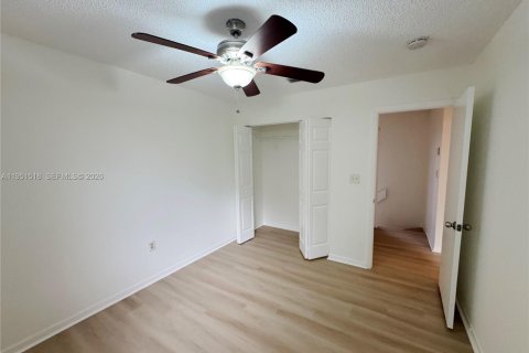 Casa en venta en Miami, Florida, 3 dormitorios, 134.62 m2 № 2007712 - foto 14