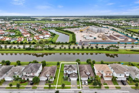Villa ou maison à vendre à Westlake, Floride: 4 chambres, 259.01 m2 № 2397785 - photo 5