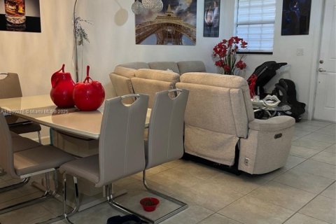 Adosado en venta en Homestead, Florida, 3 dormitorios, 130.71 m2 № 1946855 - foto 2