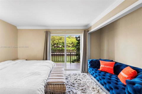 Townhouse in North Miami Beach, Florida 3 bedrooms, 154.22 sq.m. № 1864165 - photo 22