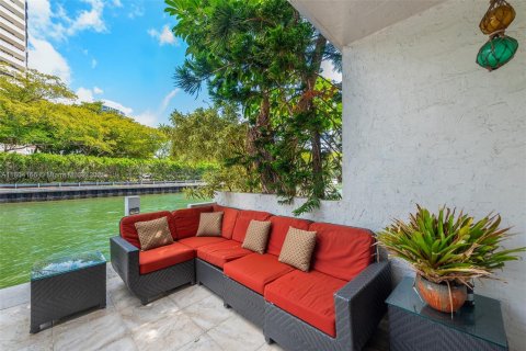 Townhouse in North Miami Beach, Florida 3 bedrooms, 154.22 sq.m. № 1864165 - photo 17