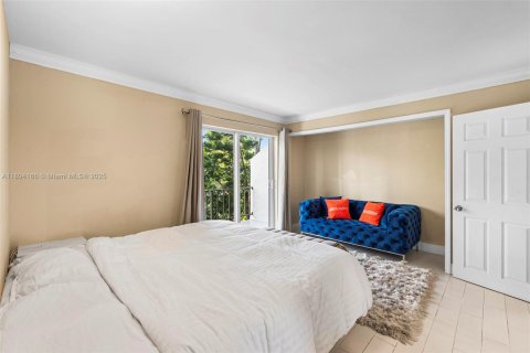 Townhouse in North Miami Beach, Florida 3 bedrooms, 154.22 sq.m. № 1864165 - photo 27