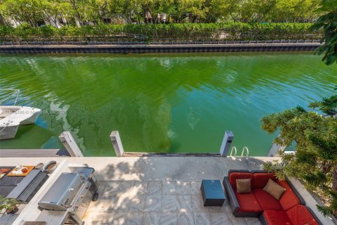 Townhouse in North Miami Beach, Florida 3 bedrooms, 154.22 sq.m. № 1864165 - photo 26