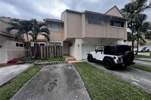 Снять в аренду таунхаус в Плантация, Флорида 4 спальни, 187.66м2, № 1989738 - фото 2