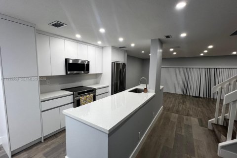 Снять в аренду таунхаус в Плантация, Флорида 4 спальни, 187.66м2, № 1989738 - фото 5