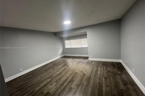 Снять в аренду таунхаус в Плантация, Флорида 4 спальни, 187.66м2, № 1989738 - фото 12