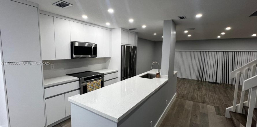 Таунхаус в Плантация, Флорида 4 спальни, 187.66м2 № 1989738