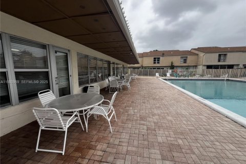 Снять в аренду таунхаус в Плантация, Флорида 4 спальни, 187.66м2, № 1989738 - фото 15