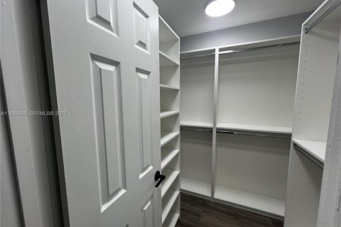 Снять в аренду таунхаус в Плантация, Флорида 4 спальни, 187.66м2, № 1989738 - фото 8