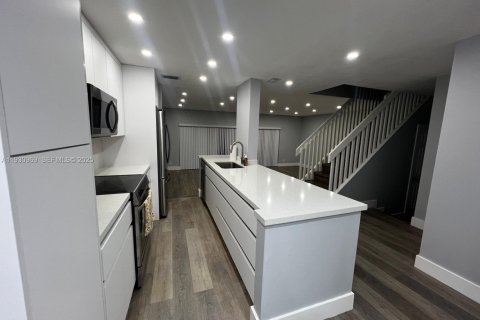 Снять в аренду таунхаус в Плантация, Флорида 4 спальни, 187.66м2, № 1989738 - фото 4