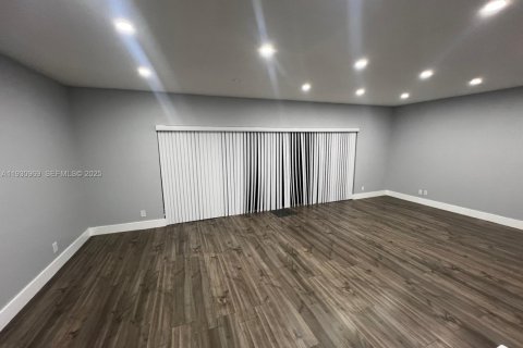 Снять в аренду таунхаус в Плантация, Флорида 4 спальни, 187.66м2, № 1989738 - фото 7