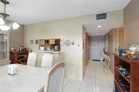 Copropriété à vendre à Pembroke Pines, Floride: 2 chambres, 110.74 m2 № 2056493 - photo 7