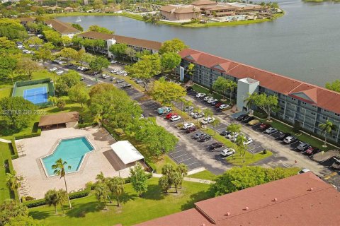 Copropriété à vendre à Pembroke Pines, Floride: 2 chambres, 110.74 m2 № 2056493 - photo 27