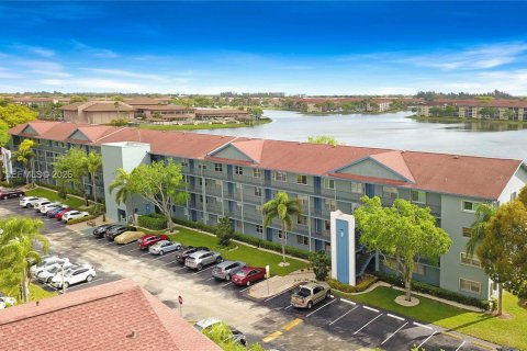 Copropriété à vendre à Pembroke Pines, Floride: 2 chambres, 110.74 m2 № 2056493 - photo 29