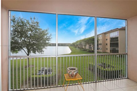 Copropriété à vendre à Pembroke Pines, Floride: 2 chambres, 110.74 m2 № 2056493 - photo 20