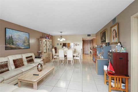 Copropriété à vendre à Pembroke Pines, Floride: 2 chambres, 110.74 m2 № 2056493 - photo 4