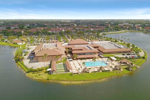 Copropriété à vendre à Pembroke Pines, Floride: 2 chambres, 110.74 m2 № 2056493 - photo 25