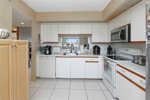 Copropriété à vendre à Pembroke Pines, Floride: 2 chambres, 110.74 m2 № 2056493 - photo 9