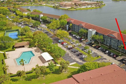 Copropriété à vendre à Pembroke Pines, Floride: 2 chambres, 110.74 m2 № 2056493 - photo 28