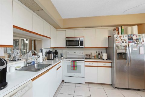 Copropriété à vendre à Pembroke Pines, Floride: 2 chambres, 110.74 m2 № 2056493 - photo 8
