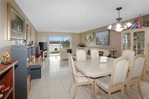 Copropriété à vendre à Pembroke Pines, Floride: 2 chambres, 110.74 m2 № 2056493 - photo 5