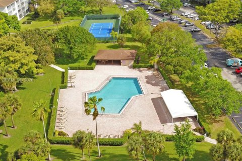 Copropriété à vendre à Pembroke Pines, Floride: 2 chambres, 110.74 m2 № 2056493 - photo 26