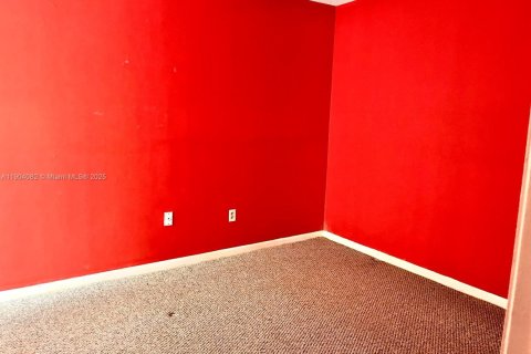 Touwnhouse à vendre à Miami, Floride: 2 chambres, 97.55 m2 № 1955331 - photo 7