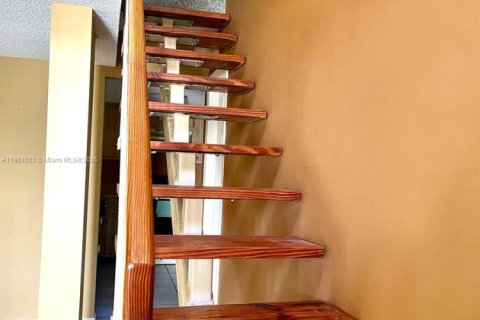Touwnhouse à vendre à Miami, Floride: 2 chambres, 97.55 m2 № 1955331 - photo 6