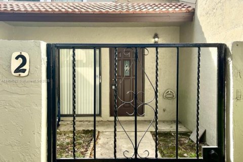Touwnhouse à vendre à Miami, Floride: 2 chambres, 97.55 m2 № 1955331 - photo 3