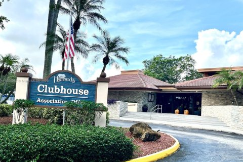 Touwnhouse à vendre à Miami, Floride: 2 chambres, 97.55 m2 № 1955331 - photo 11