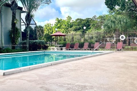 Touwnhouse à vendre à Miami, Floride: 2 chambres, 97.55 m2 № 1955331 - photo 10