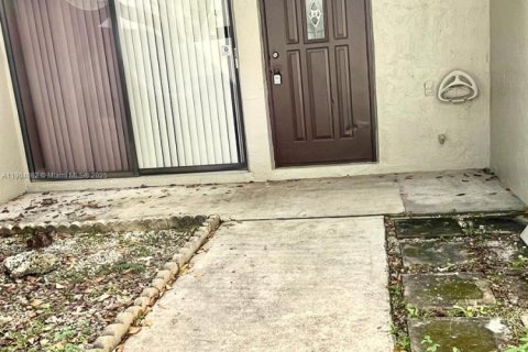 Touwnhouse à vendre à Miami, Floride: 2 chambres, 97.55 m2 № 1955331 - photo 4